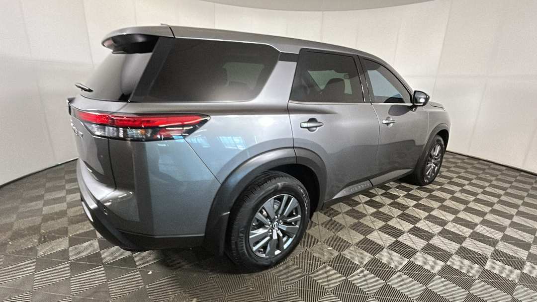 2023 Nissan Pathfinder S - Image 3