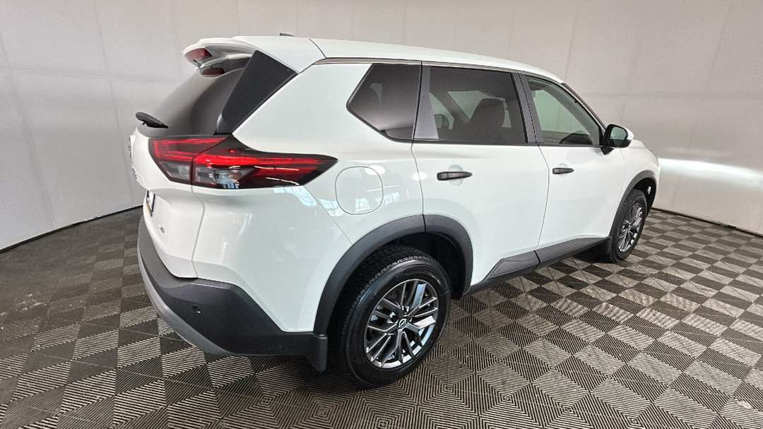 2023 Nissan Rogue S - Image 3