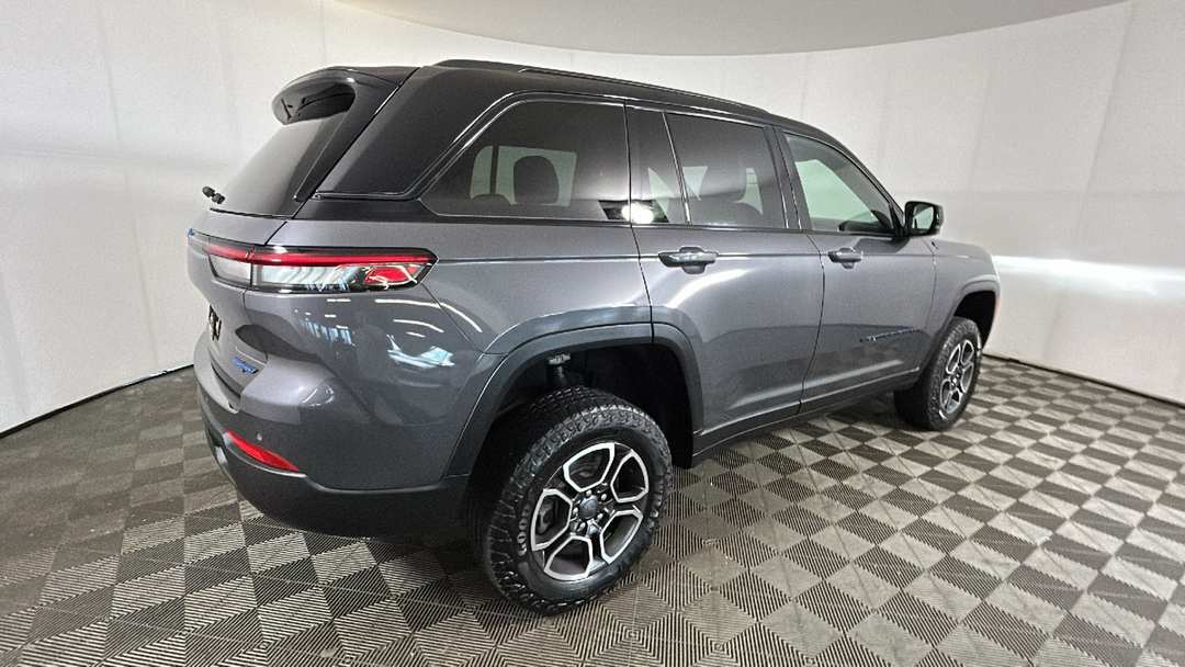 2022 Jeep Grand Cherokee Trailhawk 4xe - Image 3