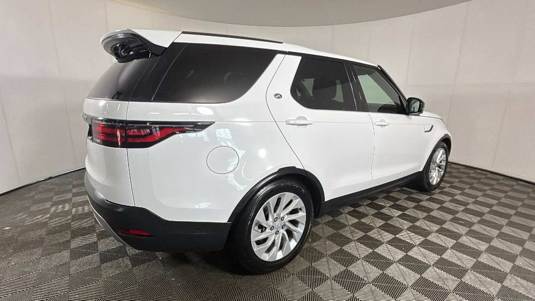 2024 Land Rover Discovery S - Image 2