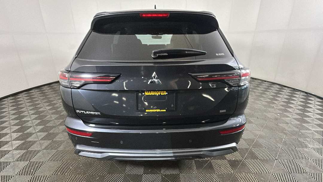 2025 Mitsubishi Outlander SE - Image 3