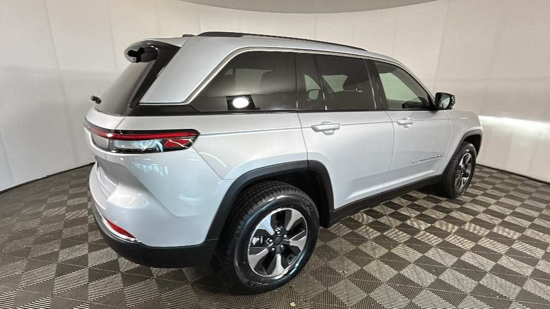 2023 Jeep Grand Cherokee 4xe - Image 3