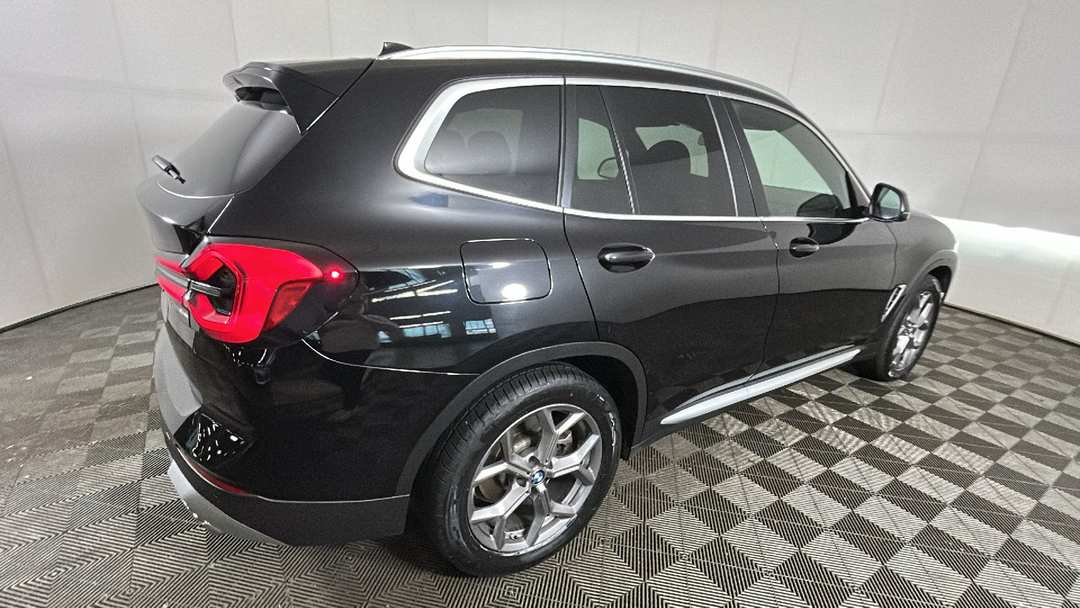 2023 BMW X3 xDrive30i - Image 3