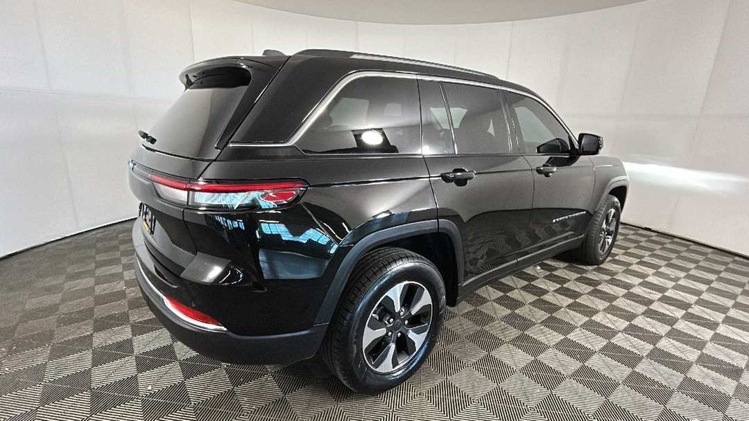 2023 Jeep Grand Cherokee 4xe - Image 3