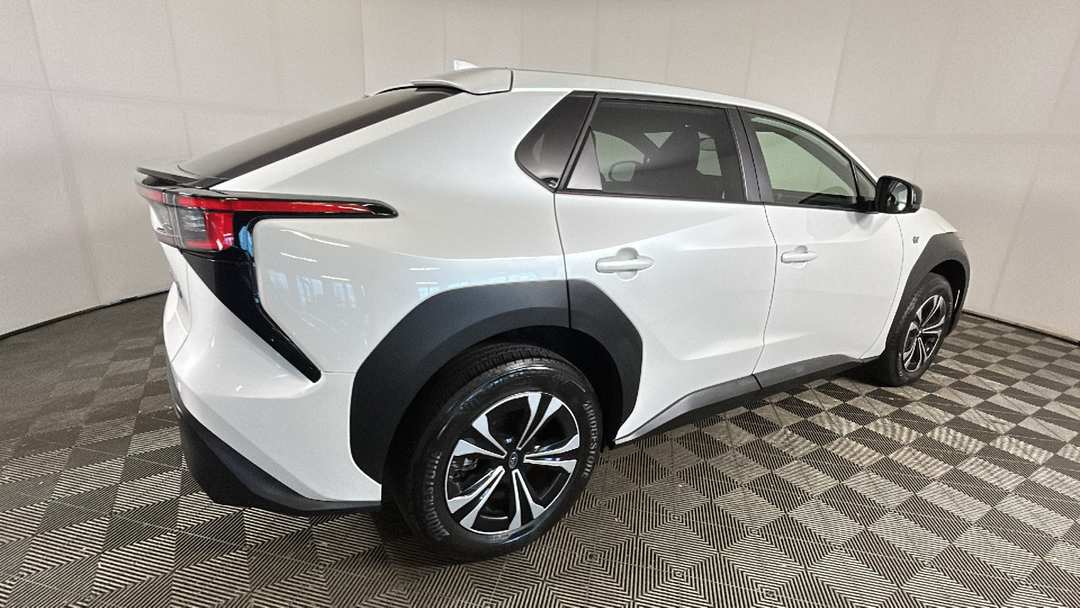 2023 Subaru Solterra Premium - Image 3
