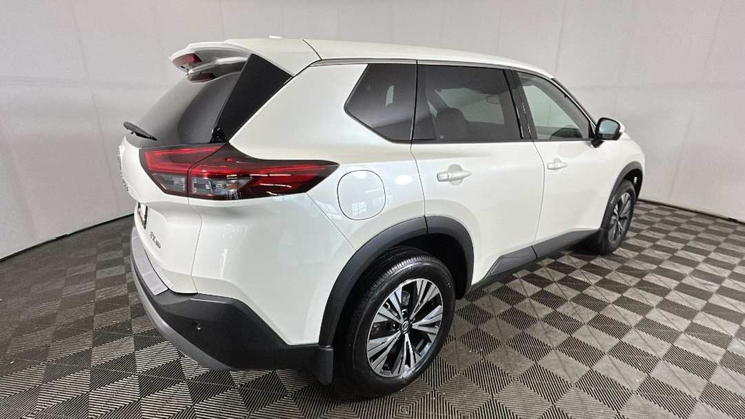 2021 Nissan Rogue SV - Image 3