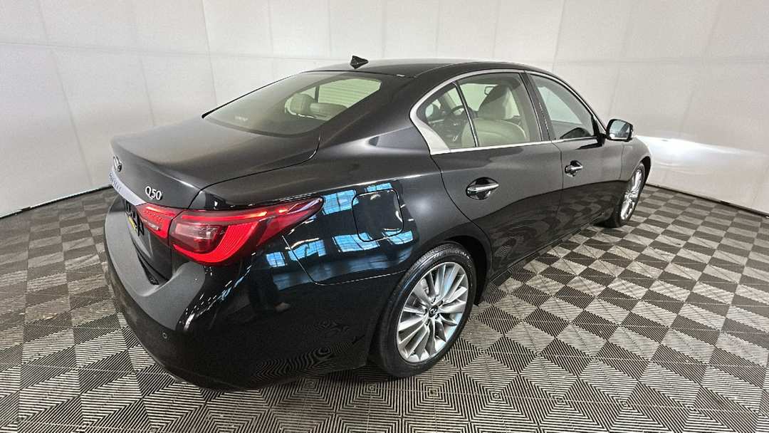 2023 INFINITI Q50 LUXE - Image 2