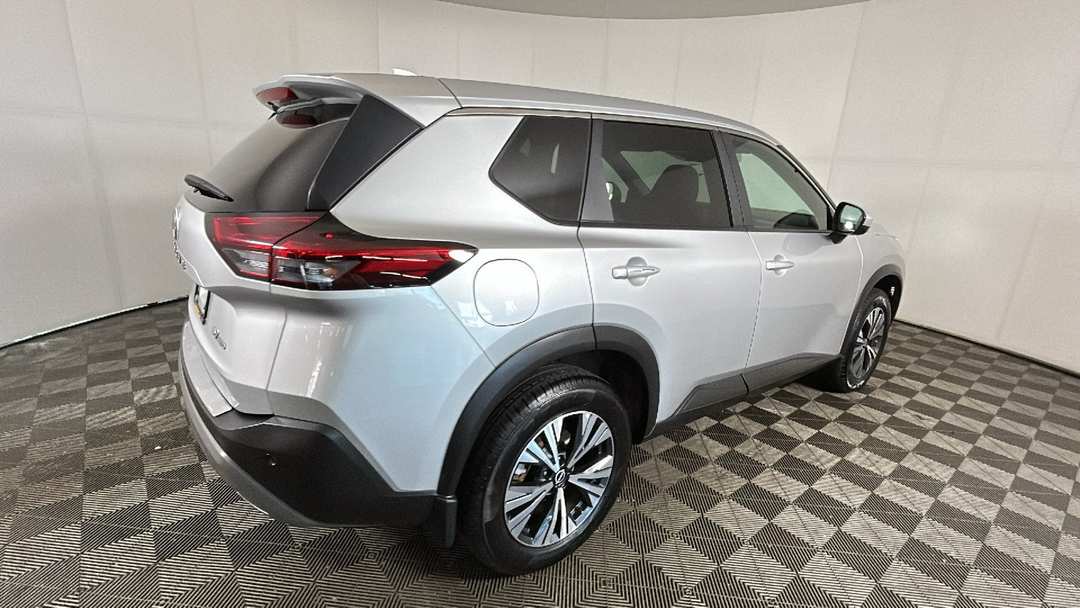 2023 Nissan Rogue SV - Image 3
