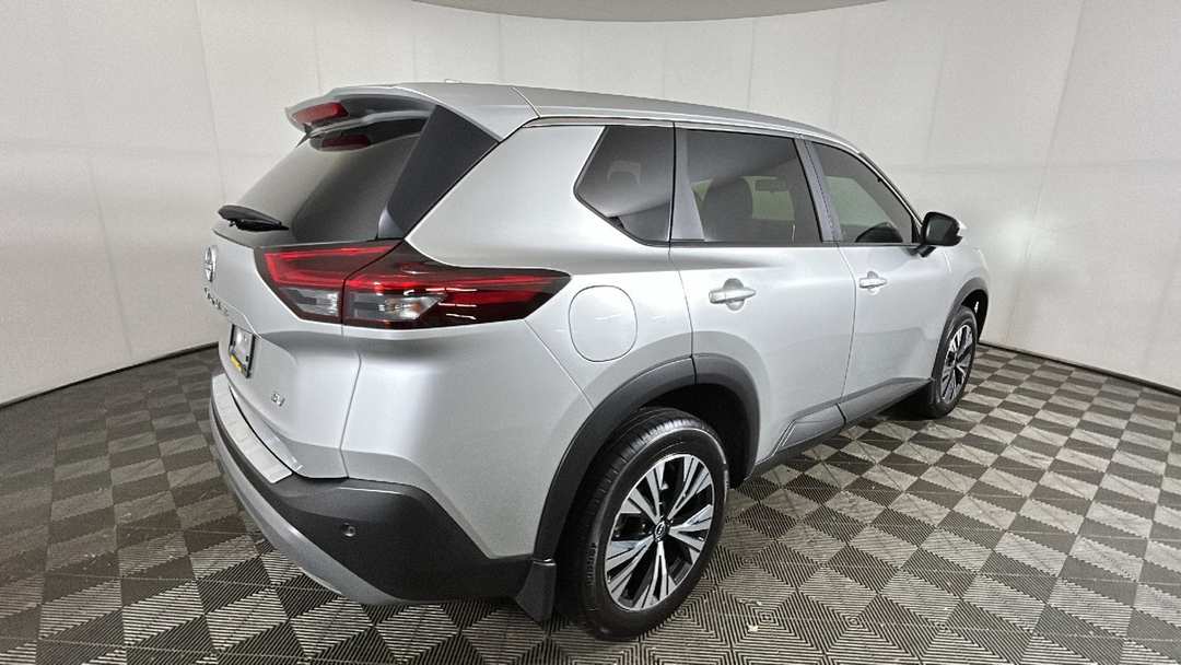 2023 Nissan Rogue SV - Image 3