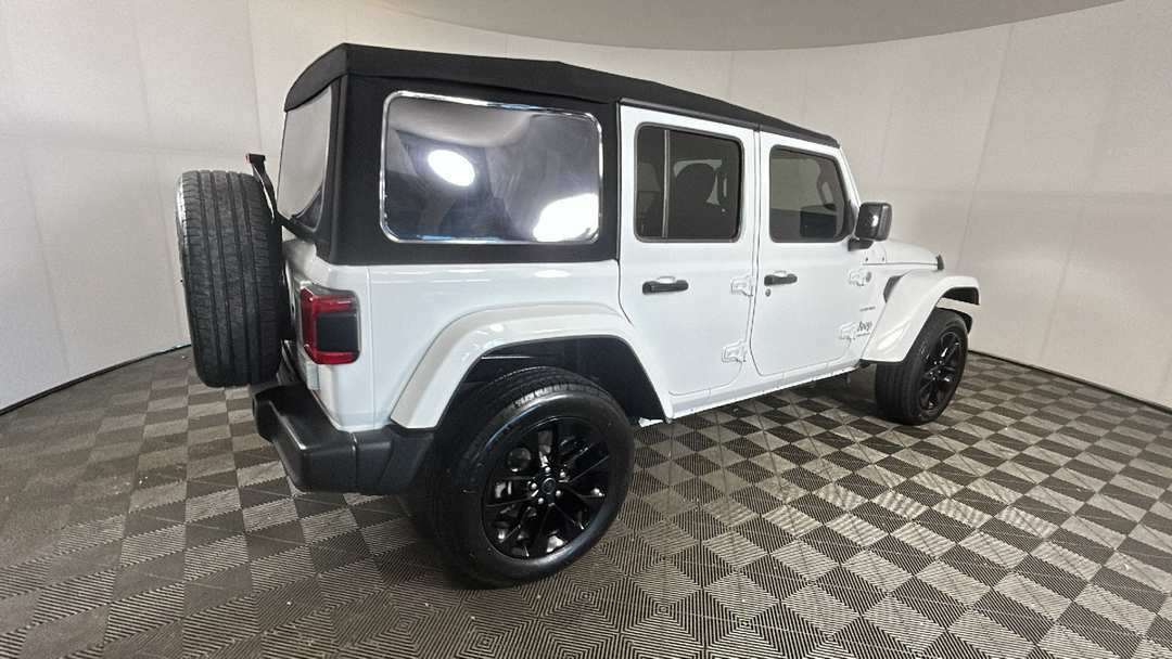 2024 Jeep Wrangler Sahara 4xe - Image 3