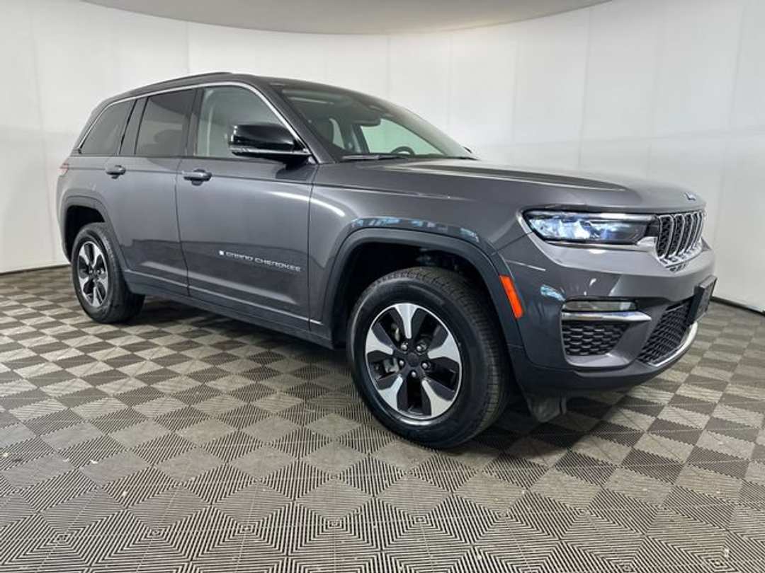 2024 Jeep Grand Cherokee 4xe - Image 3