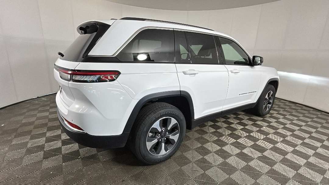 2023 Jeep Grand Cherokee 4xe - Image 3