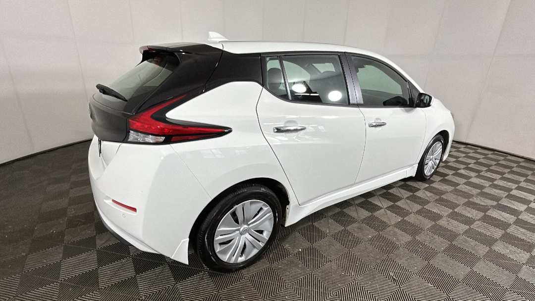 2025 Nissan LEAF S - Image 3
