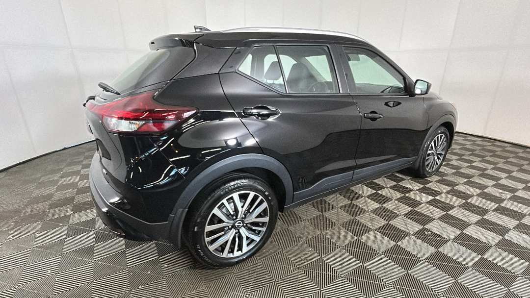 2023 Nissan Kicks SV - Image 3