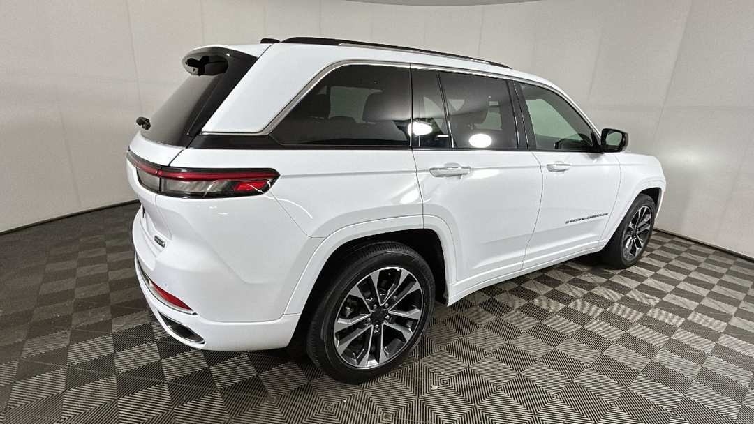 2023 Jeep Grand Cherokee Overland 4xe - Image 3