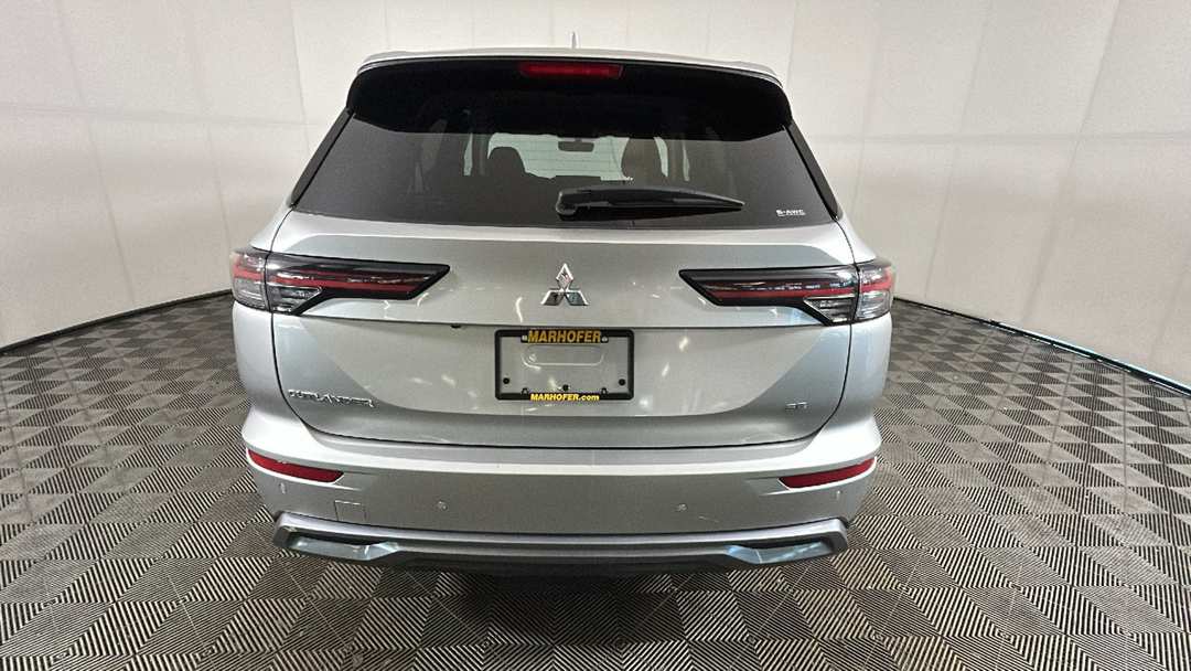 2025 Mitsubishi Outlander SE - Image 3