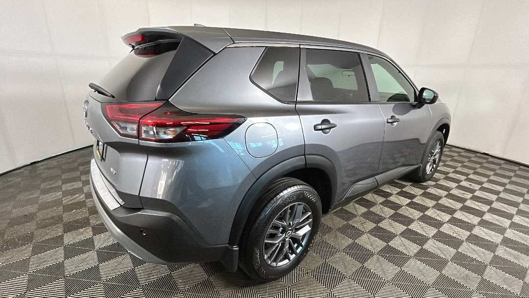 2023 Nissan Rogue S - Image 3