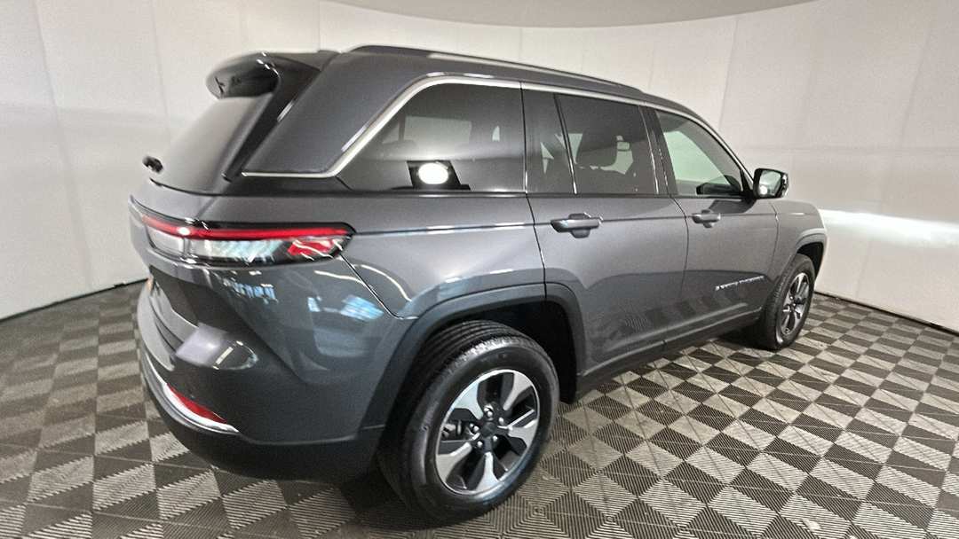 2023 Jeep Grand Cherokee 4xe - Image 3