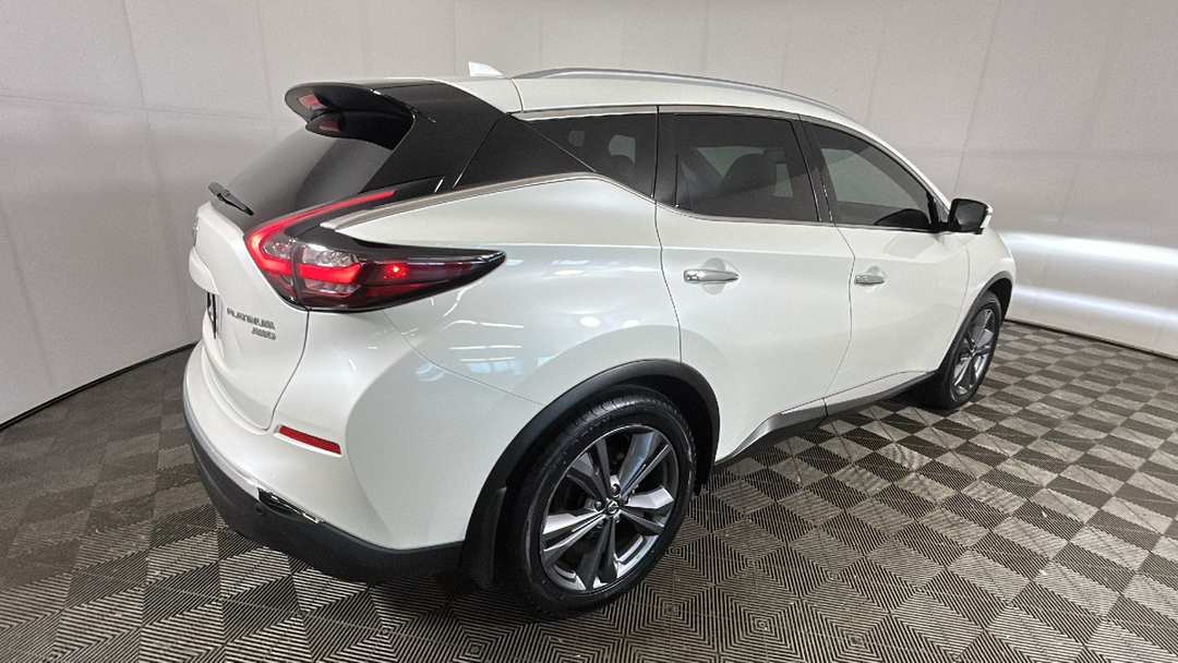 2022 Nissan Murano Platinum - Image 2
