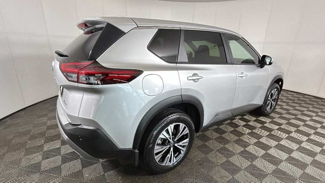 2023 Nissan Rogue SV - Image 3