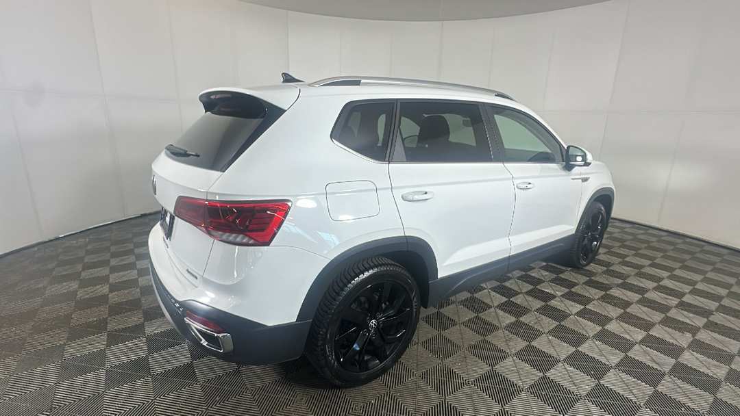 2022 Volkswagen Taos 1.5T SE - Image 2