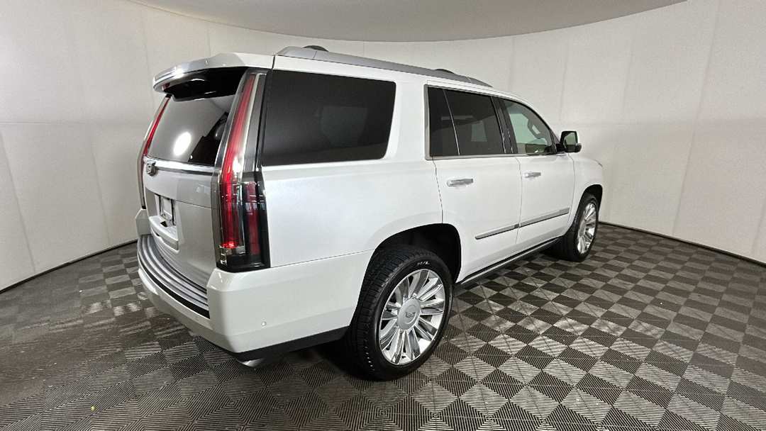2019 Cadillac Escalade Platinum Edition - Image 3
