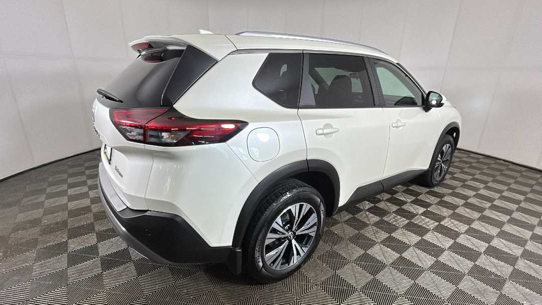 2023 Nissan Rogue SV - Image 3
