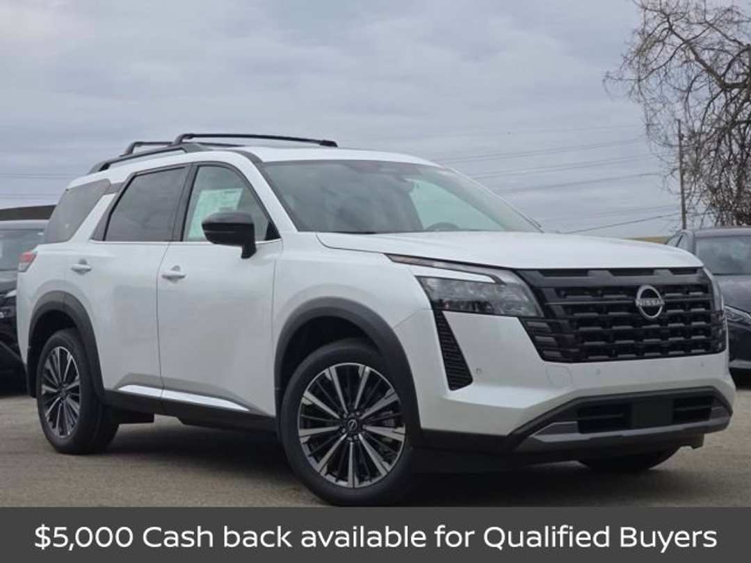 2026 Nissan Pathfinder Platinum - Image 3