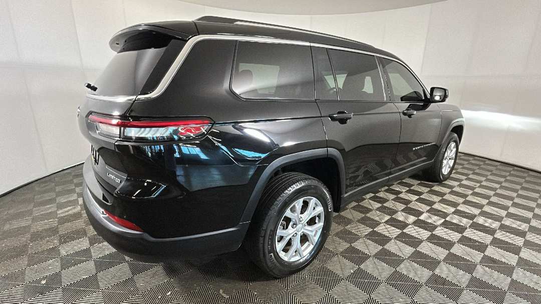 2023 Jeep Grand Cherokee L Limited - Image 3
