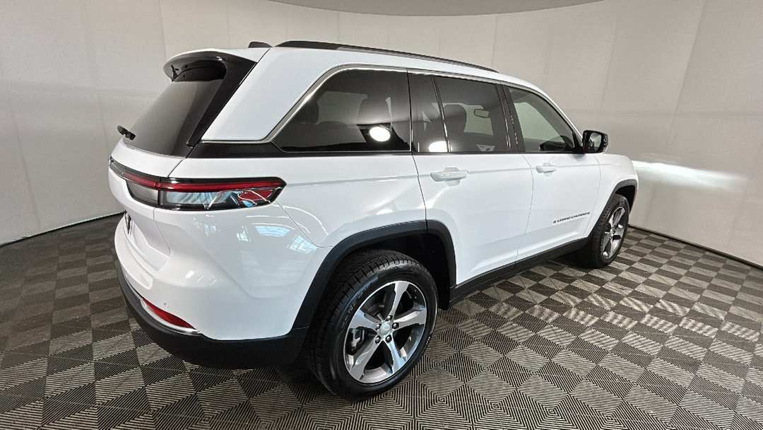 2023 Jeep Grand Cherokee 4xe - Image 3