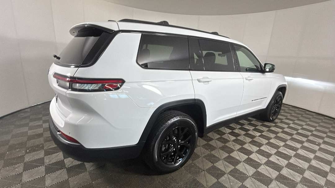 2025 Jeep Grand Cherokee L Altitude X - Image 3